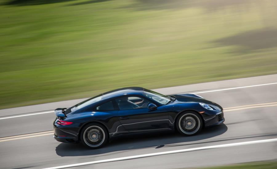  Porsche 911 Carrera Coupe 2016 года  (US) (фото 5 из 23)